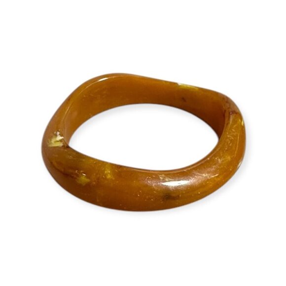 Vintage Art Deco Marbled Amber Bakelite Bangle Bracelet, Wavy design - Picture 5 of 12